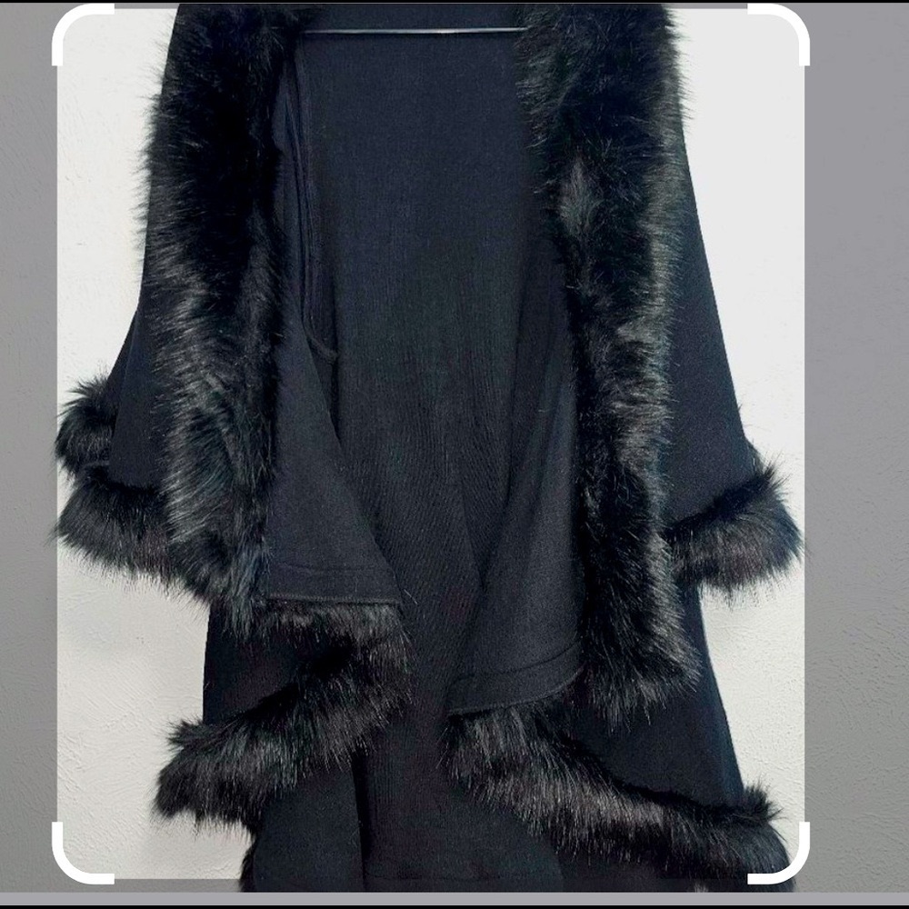 NWOT Metric Knits  Rabbit Fur-Trim vest